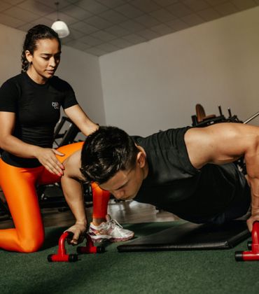 Traumberuf: Fitnesstrainer:in werden