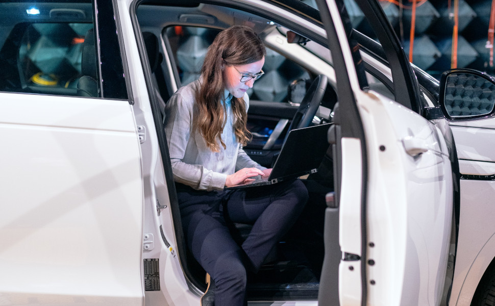 Arbeit als Ingenieurin in der Autoindustrie.