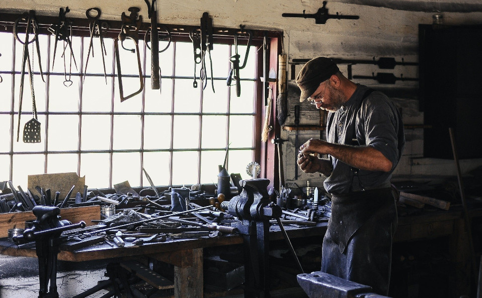 Viele Handwerker sind beispielsweise selbstständig. Doch es gibt sehr viele Branchen, in denen du als Selbstständiger arbeiten kannst.