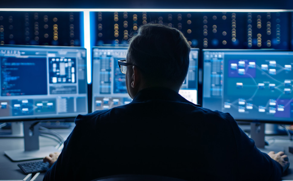 IT-Security-Spezialisten wehren Cyberattacken ab.