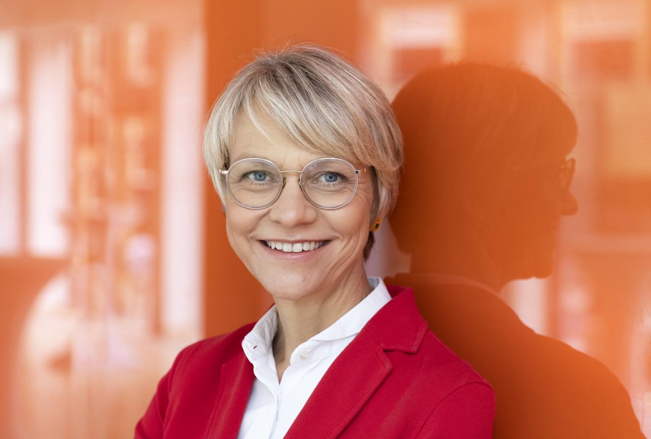 Portrait Ministerin Dorothee Feller
